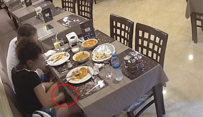 แฉกลโกงอุบาทว์สาวพัทยาแอบดึงขนใส่จานข้าว หวัง โวยกินฟรี