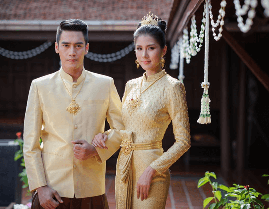 สไตล์ดีไซน์ประยุกต์ชุดไทยเจ้าบ่าว ได้ทั้งงานเช้า-งานเย็น