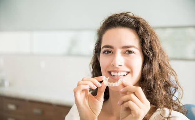 ข้อดีของการจัดฟัน Invisalign นวัตกรรมสร้างสรรค์ฟันสวย! ข้อดีของการจัดฟัน Invisalign นวัตกรรมสร้างสรรค์ฟันสวย